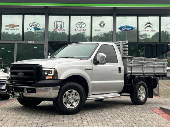 FORD F-250 3.9 XLT 4X2 CS DIESEL 2P MANUAL FORD F-250 3.9 XLT 4X2 CS DIESEL 2P MANUAL